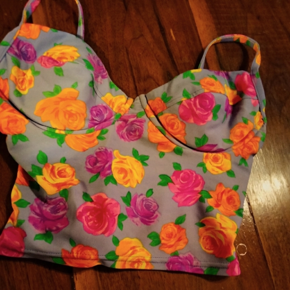 Floral Tank top. 36D